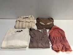 5 X GARMENTS VARIOUS BRANDS AND SIZES INCLUDING LOOM T-SHIRT SIZE M (TOTAL P.V.P 194€) - LOCATION 6B.