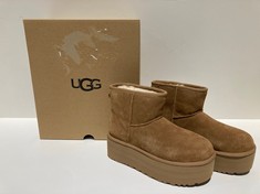 UGG BOOTS MODEL W CLASSIC MINI PLATAFORM BROWN COLOUR SIZE 36 (TOTAL P.V.P 180€) - LOCATION 29A.