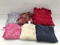 6 X DRESSES VARIOUS BRANDS AND SIZES INCLUDING IETS FRANS SIZE L (TOTAL P.V.P 153€) - LOCATION 11B.