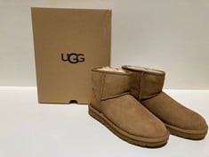 UGG BOOTS MODEL W CLASSIC MINI II BROWN COLOUR SIZE 38 (TOTAL P.V.P 209€) - LOCATION 29A.