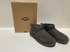 UGG BOOTS MODEL W CLASSIC ULTRA MINI GREY COLOUR SIZE 40 (TOTAL P.V.P 180€) - LOCATION 29A.