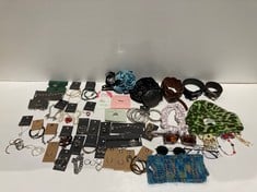 VARIETY OF COSTUME JEWELLERY VARIOUS BRANDS AND MODELS (TOTAL P.V.P 1100€) - LOCATION 52B.