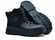 SAFETY SHOES WITH CE CERTIFICATION S3 HRO WR SRC, SHOES FOR CREWS BRAND, WITH SLIP RESISTANT OUTSOLE, WATERPROOF, COLOUR BLACK, SIZE 38 EU - LOCATION 33A.