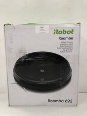 IROBOT ROOMBA 692 ROBOT HOOVER WITH WI-FI CONNECTION, THREE-STAGE CLEANING SYSTEM, PERSONALISED SUGGESTIONS, COMPATIBLE WITH YOUR VOICE ASSISTANT, BLACK - LOCATION 8B.