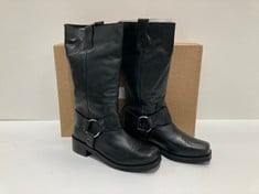 PREMIUM DESIGNER BOOTS BLACK COLOUR SIZE 40 (TOTAL P.V.P 109€) - LOCATION 37A.