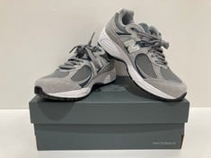 NEW BALANCE SNEAKERS MODEL MR2002RST GREY COLOUR SIZE 36 (TOTAL P.V.P 168€) - LOCATION 37A.