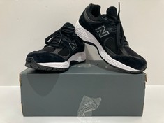 NEW BALANCE SNEAKERS MODEL MR2002RBK BLACK COLOUR SIZE 38 (TOTAL P.V.P 168€) - LOCATION 37A.