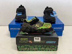 3 X ASSORTED KIDS SHOES TO INCLUDE SKECHERS SKECH-SAURUS LIGHTS TRAINERS IN BLACK/LIME SIZE 9