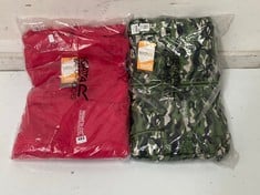 REGATTA ADULT WATERPROOF CHANGING ROBE - CACTUS CAMO SIZE L/XL TO INCLUDE REGATTA ADULT WATERPROOF CHANGING ROBE - PINK POTION SIZE S/M