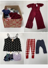 BOX OF ASSORTED CHILDREN'S CLOTHING TO INCLUDE BOYS FLEECE JOGGERS - DARK BLUE AGE 1/2 - 2 YRS