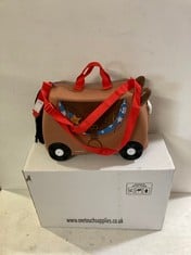 APPLE PLASTIC JUNIOR STUDY SET - RED/BLUE/YELLOW TO INCLUDE TRUNKI SHERIFF RIDE ON SUITCASE - BROWN