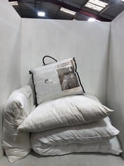 4 X ASSORTED BEDDING ITEMS TO INCLUDE CATHERINE LANSFIELD BEDSPREAD IN WHITE - SIZE 220CM X 220CM