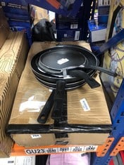 5 X ASSORTED ITEMS TO INCLUDE BLACKMOOR 26CM PANCAKE PAN