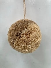 8 X STONE THE CROWS GIANT RAFFIA BALL - DIAMETER 19CM - TOTAL RRP £72