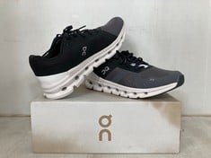 ON CLOUD CLOUDRUNNER SHOES IN ECLIPSE/FROST SIZE UK 7.5