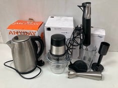 3 X JOHN LEWIS ASSORTED KITCHEN ITEMS TO INCLUDE HAND BLENDER - STAINLESS STEEL / BLACK