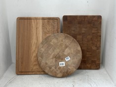 3 X ASSORTED JOHN LEWIS CHOPPING BOARDS TO INCLUDE JOHN LEWIS BUTCHER'S BLOCK CHOPPING BOARD CERTIFIED (OAK WOOD)