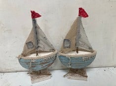 16 X STONE THE CROWS SMALL BOAT ON STAND - HEIGHT 31CMS - TOTAL RRP £352