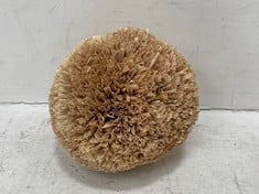 8 X STONE THE CROWS GIANT RAFFIA BALL - DIAMETER 19CM - TOTAL RRP £72