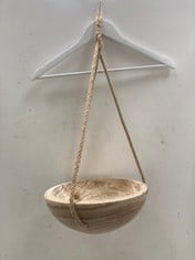 16 X STONE THE CROWS MEDIUM ROUND HANGING PLANTER - DIAMETERMETERMETER 30CMS - TOTAL RRP £528