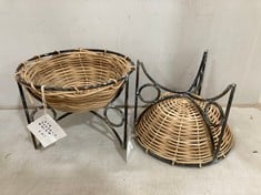 12 X STONE THE CROWS LARGE ROUND BASKET STAND - HEIGHT 19CM - TOTAL RRP £396