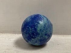 24 X STONE THE CROWS SMALL SPHERE - DIAMETER7CM - TOTAL RRP £120