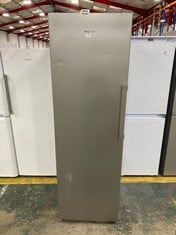 HOTPOINT FREESTANDING FROST FREE FRIDGE FREEZER IN STAINLESS STEEL - MODEL NO. UH8F1CGUK1 - RRP £529 (ZONE 1)