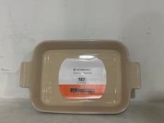 LE CREUSET STONEWARE RECTANGULAR DISH IN COLOUR BAMBOO GREEN