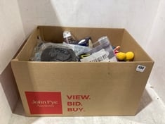 BOX OF ASSORTED ITEMS TO INCLUDE REAL TECHNIQUES EVERDAY ESSENTIALS SET