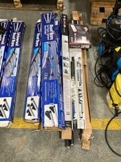 7 X ASSORTED ITEMS TO INCLUDE STREETWIZE UNIVERSAL ROOF BARS - MODEL NO. SWRB4