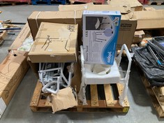 PALLET OF ASSORTED MOBILITY ITEMS TO INCLUDE AIDAPT SHOWER STOOL