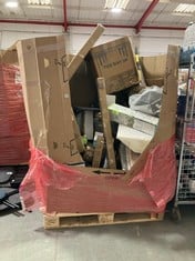 PALLET OF ASSORTED ITEMS TO INCLUDE COSYMORPHO BABY MOOV SEAT INSERT