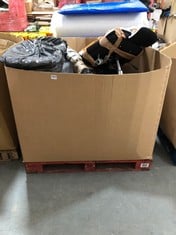 PALLET OF ASSORTED ITEMS TO INCLUDE WALKIE TALKIES 2 PACK