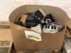 PALLET OF ASSORTED KITCHEN APPLIANCES TO INCLUDE VINTAGE ARIETE GREEN TOASTER