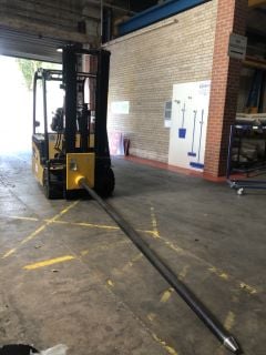 2008 CAT EP18NT ELECTRIC FORKLIFT TRUCK W/ CARPET BOOM ATTACHMENT