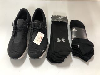 BOX OF CLOTHING & FOOTWEAR TO INC ON CLOUD BLACK TRAINERS - SIZE 8 (682855)