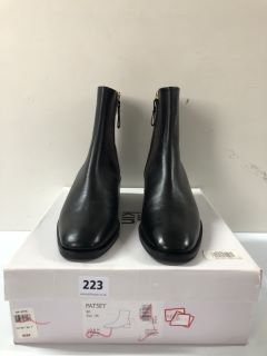 JOHN LEWIS PATSEY BLACK BOOTS - SIZE 7 (666660)