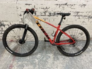 TREK MARLIN MOUNTAIN BIKE (MPSS03047700) (VAT ONLY PAYABLE ON BUYERS PREMIUIM)