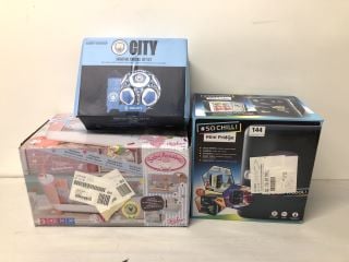 3 X ITEMS TO INCLUDE MANCHESTER CITY SIGNATURE FOOTBALL GIFT SET