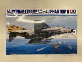 MCDONNELL DOUGLAS F-4J PHANTOM II MODEL PLANE