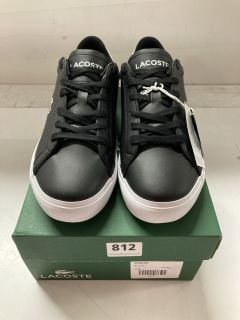 LACOSTE POWERCOURT 0721 1 SUJ IN BLACK/WHITE UK SIZE 5