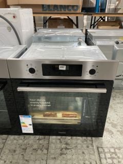 ZANUSSI SINGLE ELECTRIC OVEN MODEL ZOHCX3X2 RRP £359 (EX-DISPLAY)