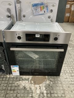 ZANUSSI SINGLE ELECTRIC OVEN MODEL ZOHCX3X2 RRP £359 (EX-DISPLAY)