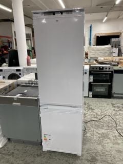 GRUNDIG INTEGRATED FRIDGE FREEZER MODEL GKFED473 RRP £425 (EX-DISPLAY)