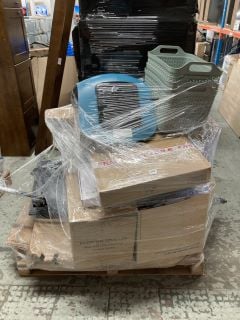 PALLET OF HOMEWARES TO INCLUDE FURNITURE AND LAUNDRY BASKETS