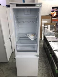 CDA INTEGRATED FRIDGE FREEZER MODEL FW927 RRP £329 (LOOSE DOOR)