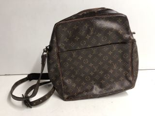 LOUIS VUITTON MONOGRAM CANVAS MORCEAU SHOLDER BAG (VAT ONLY PAYABLE ON BUYERS PREMIUM)