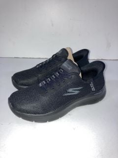 SKECHERS SIZE 4.5UK