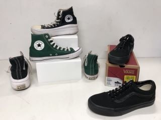 3 X PAIRS OF SHOES INC VANS OFF THE WALL OLD SKOOL