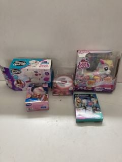 TOYS AND GAMES TO INCLUDE A VTECH LITTLE SINGING BEAR